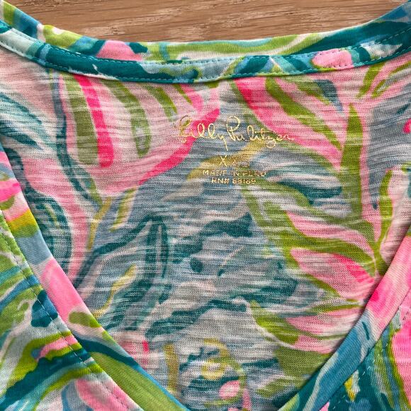 Lilly Pulitzer Etta V-neck Top Tee One in a Melon XXS - Picture 4 of 5